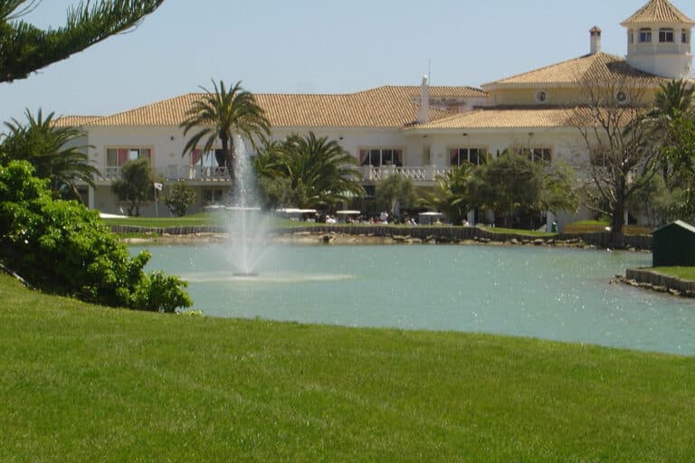 La-Duquesa-Golf-Country-Club-01